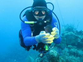 28 John and (dead) Blue Tang IMG 3710